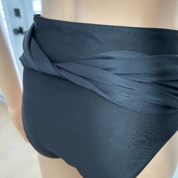 Boutique Brand plunging neckline 1 piece swimsuit - Picture 6 of 11